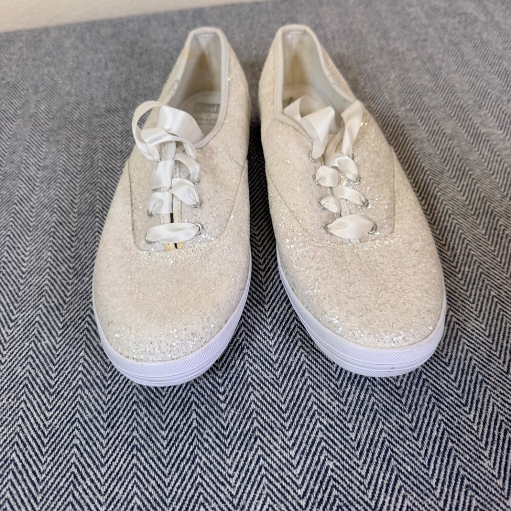 KEDS KATE SPADE - White Glitter Tennis Sneakers with Ribbon Laces - Picture 2 of 10